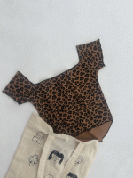 کراپ یقه قایقی پلنگی - Image 2